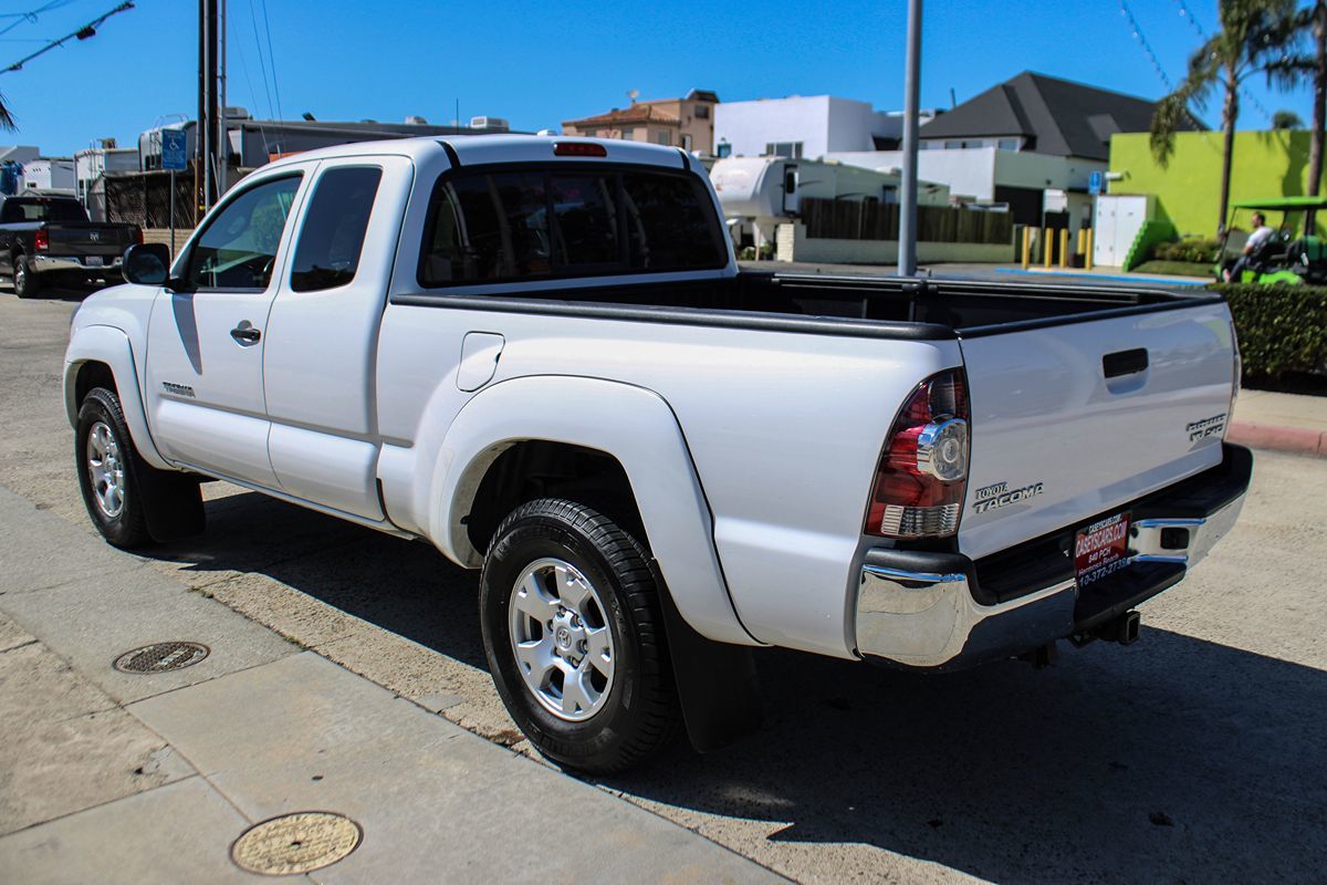 2010 Toyota Tacoma PreRunner photo 3