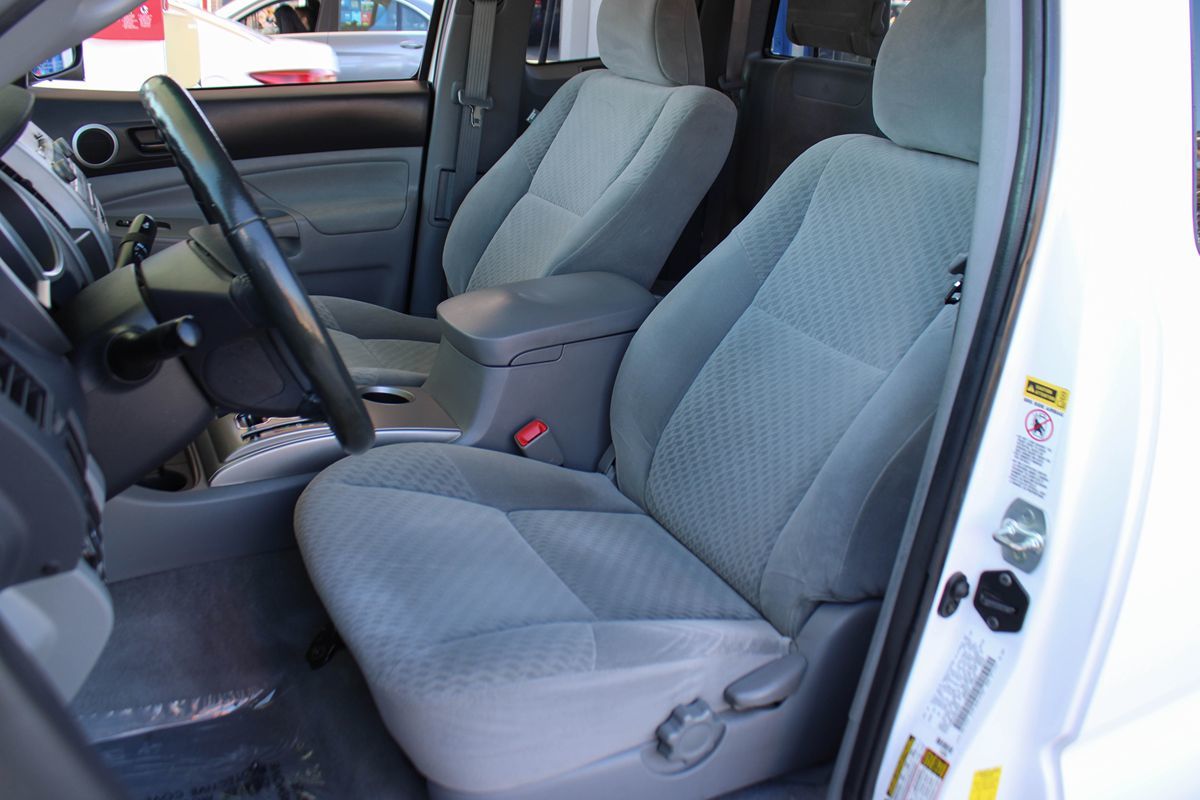2010 Toyota Tacoma PreRunner photo 17