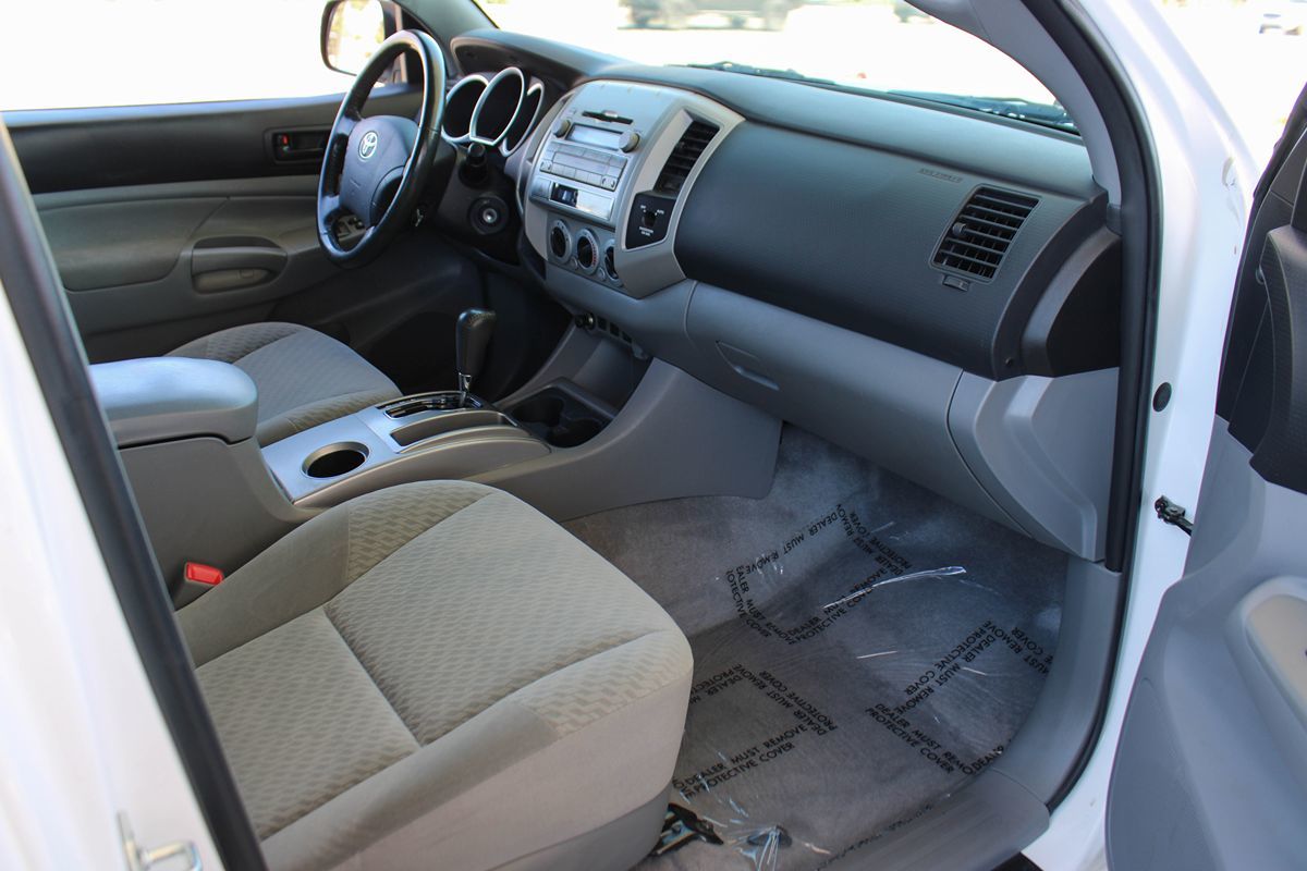 2010 Toyota Tacoma PreRunner photo 18