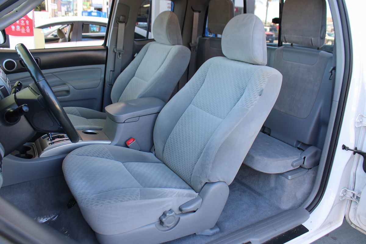 2010 Toyota Tacoma PreRunner photo 24