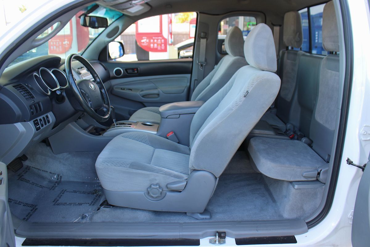 2010 Toyota Tacoma PreRunner photo 25