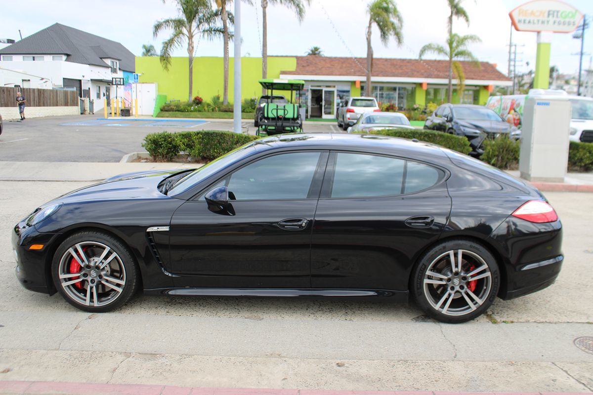 2012 Porsche Panamera Turbo photo 2