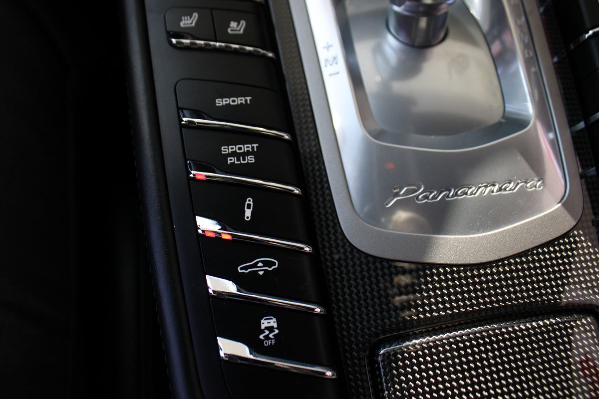 2012 Porsche Panamera Turbo photo 17