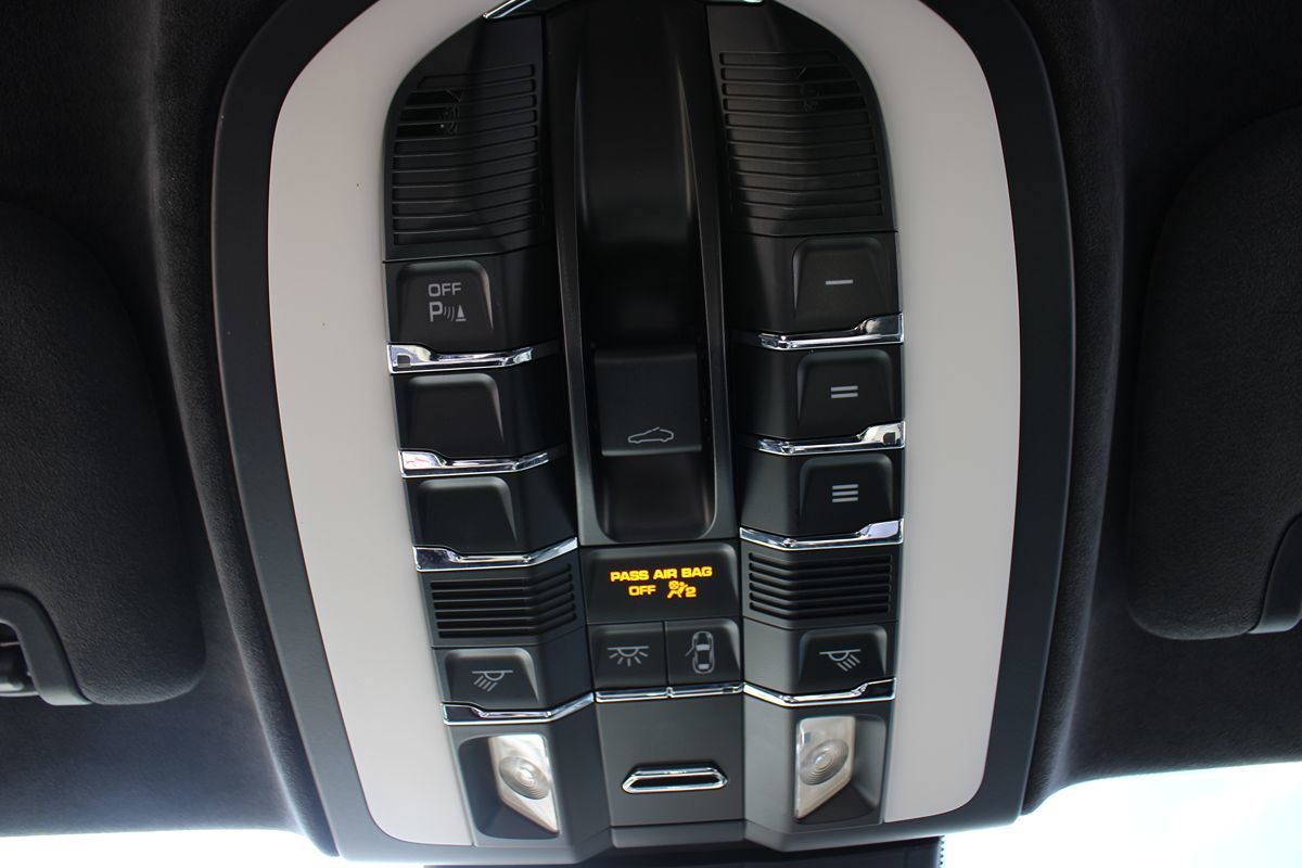 2012 Porsche Panamera Turbo photo 18