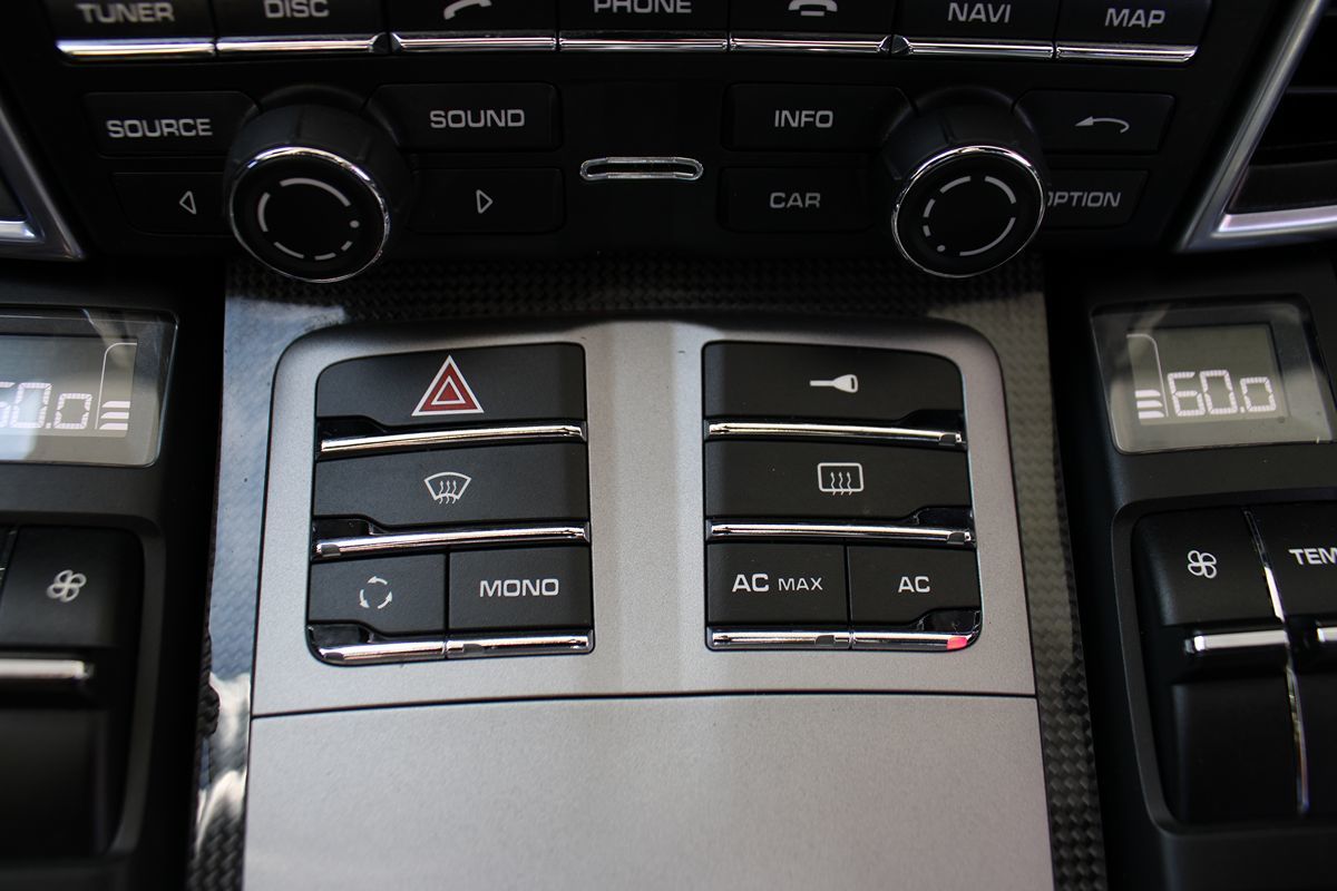 2012 Porsche Panamera Turbo photo 21