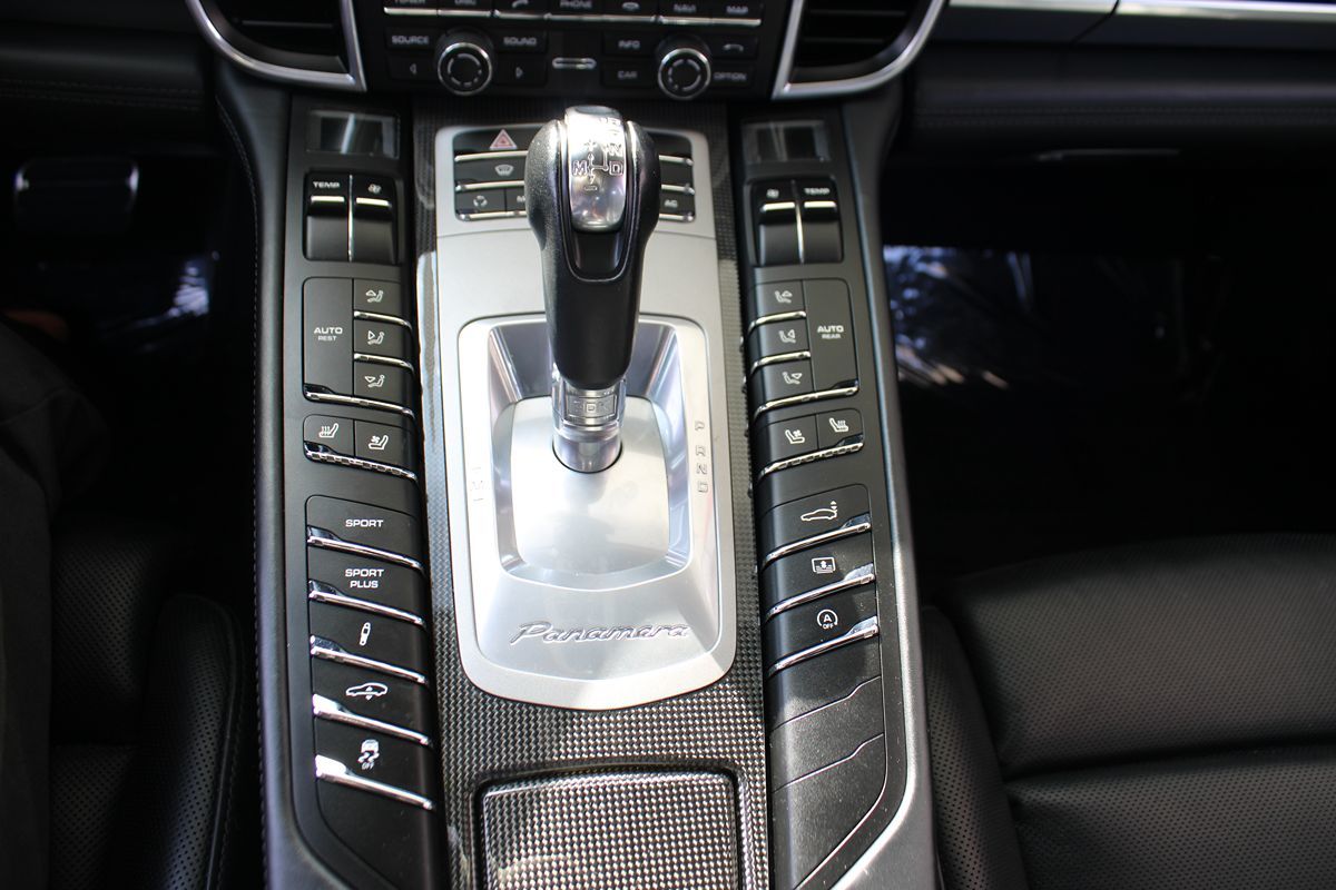 2012 Porsche Panamera Turbo photo 23
