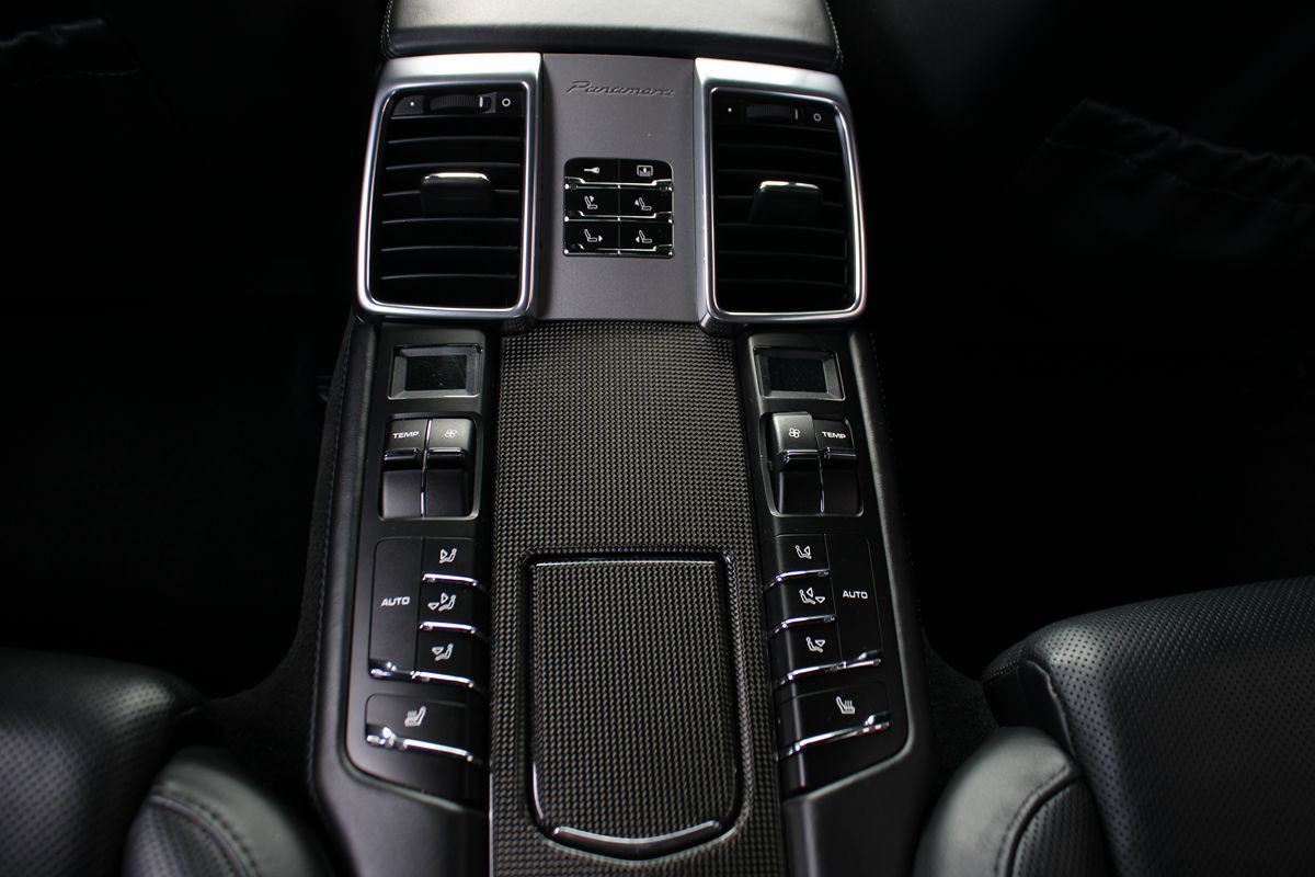 2012 Porsche Panamera Turbo photo 24