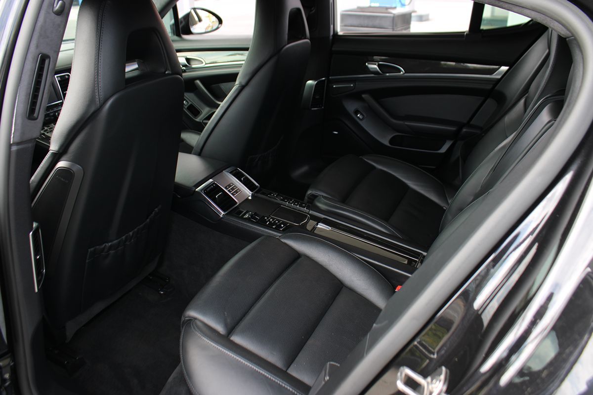 2012 Porsche Panamera Turbo photo 28