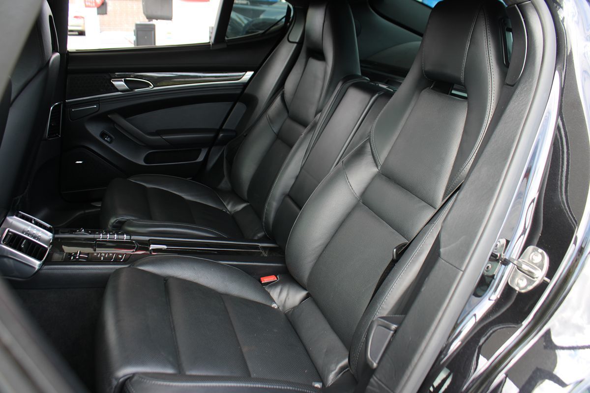 2012 Porsche Panamera Turbo photo 30