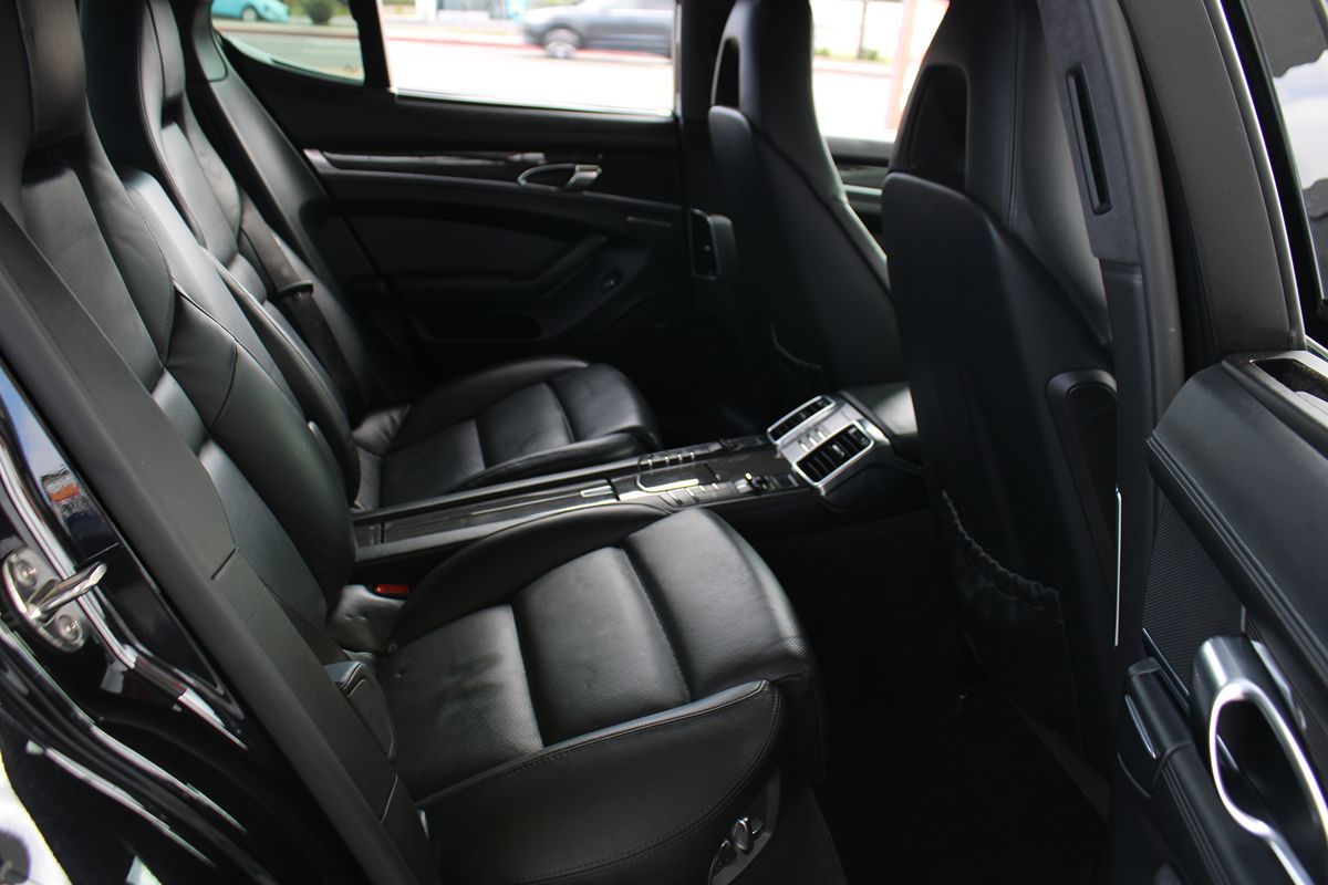 2012 Porsche Panamera Turbo photo 32