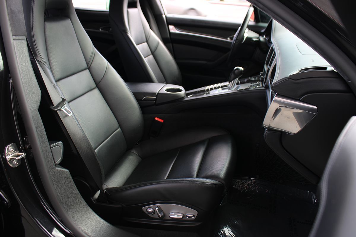 2012 Porsche Panamera Turbo photo 34