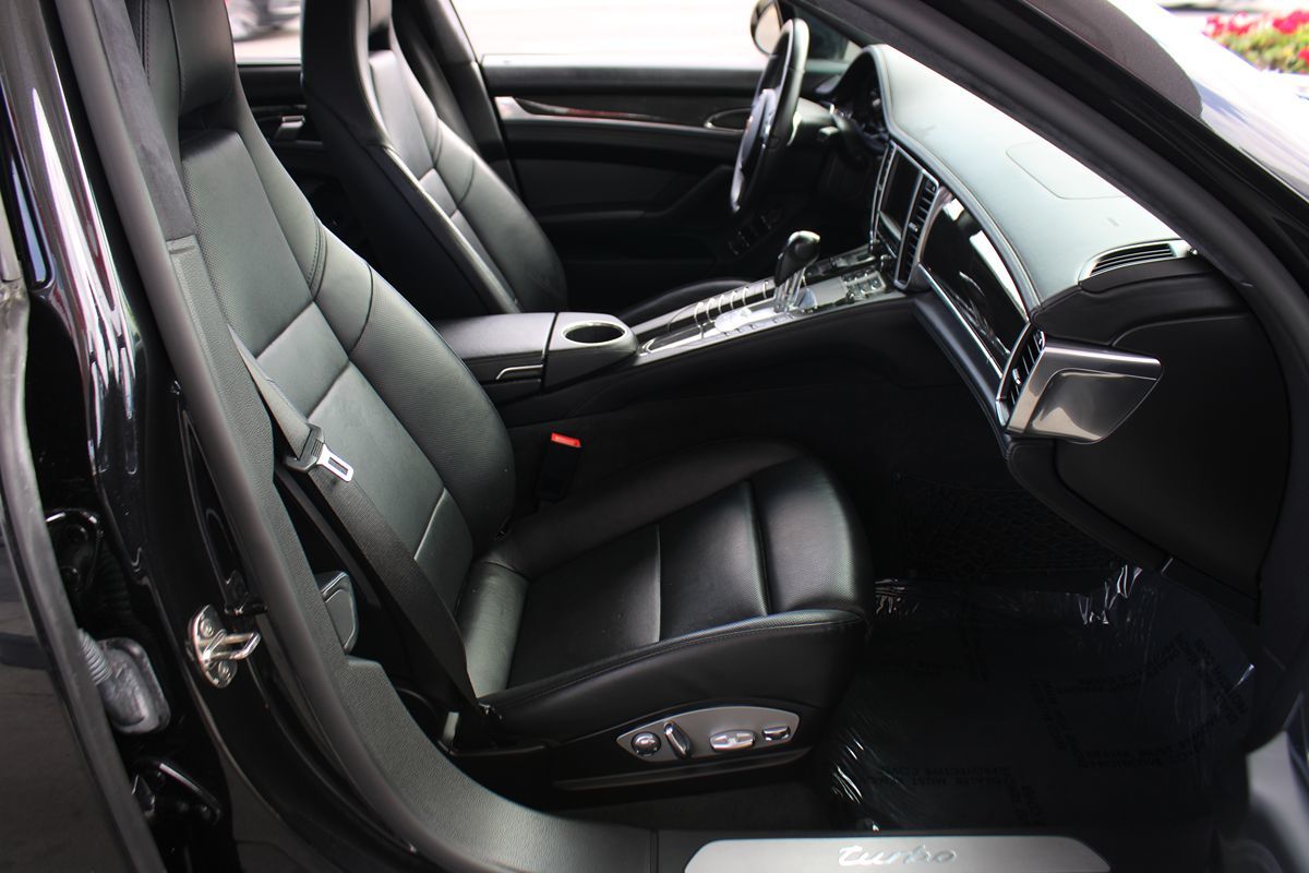 2012 Porsche Panamera Turbo photo 35