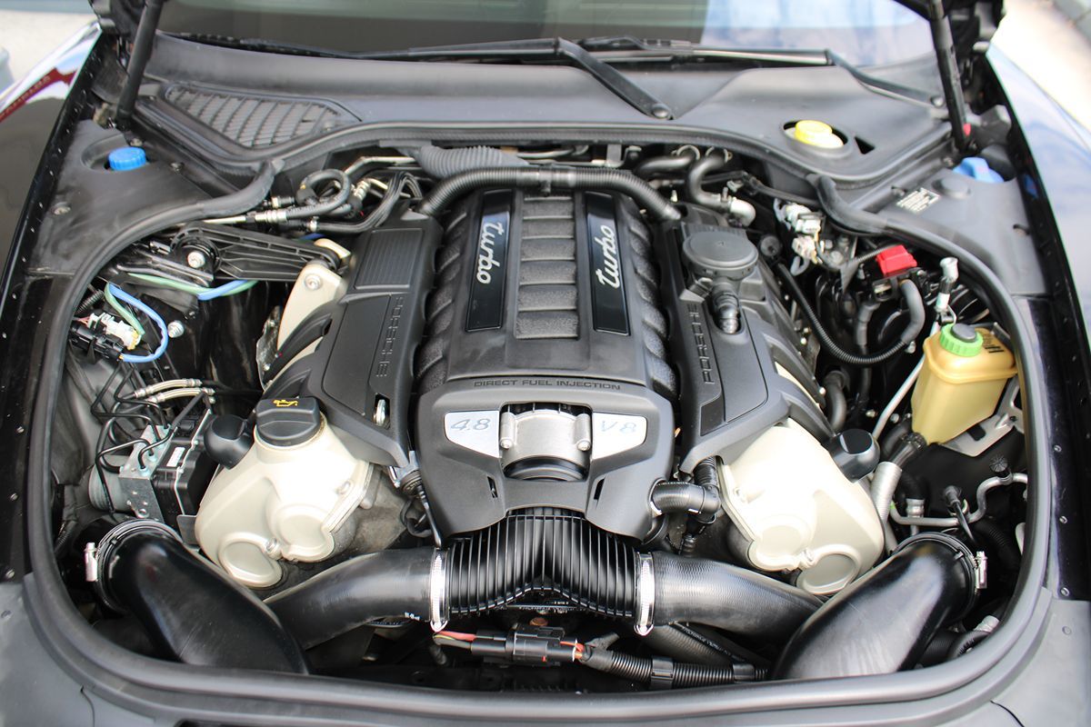 2012 Porsche Panamera Turbo photo 38