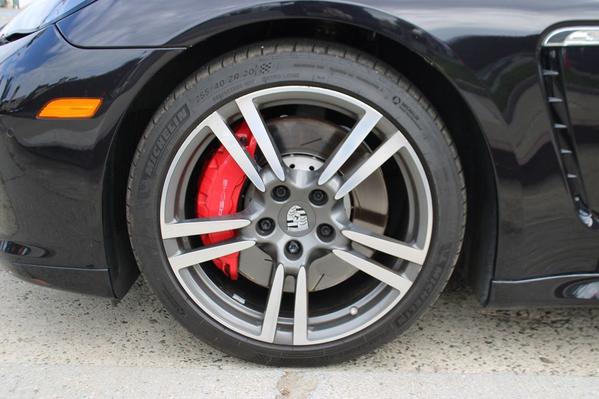 2012 Porsche Panamera Turbo photo 40