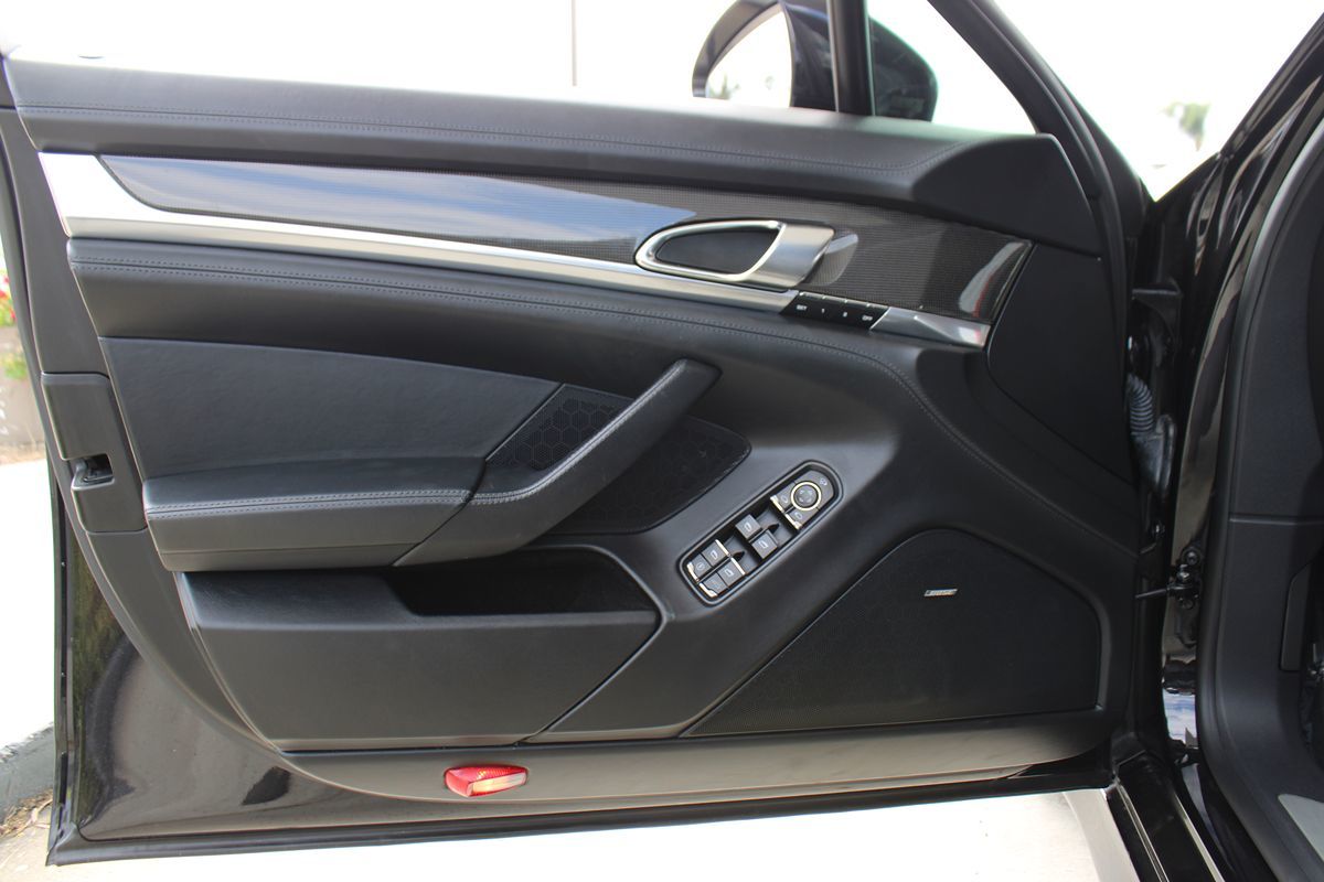 2012 Porsche Panamera Turbo photo 43