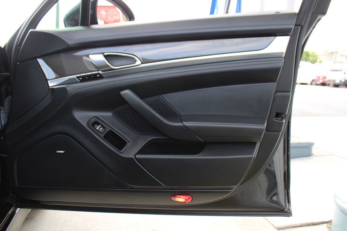 2012 Porsche Panamera Turbo photo 44