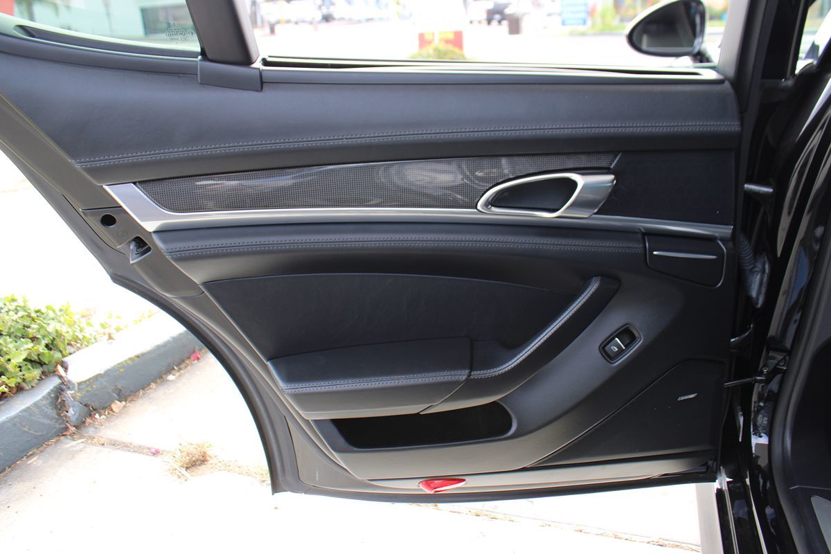 2012 Porsche Panamera Turbo photo 45