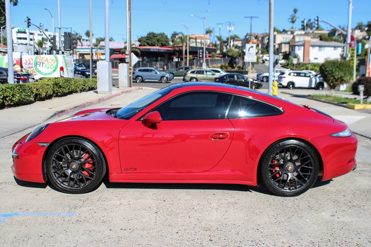 2015 Porsche 911 GTS Coupe photo 2