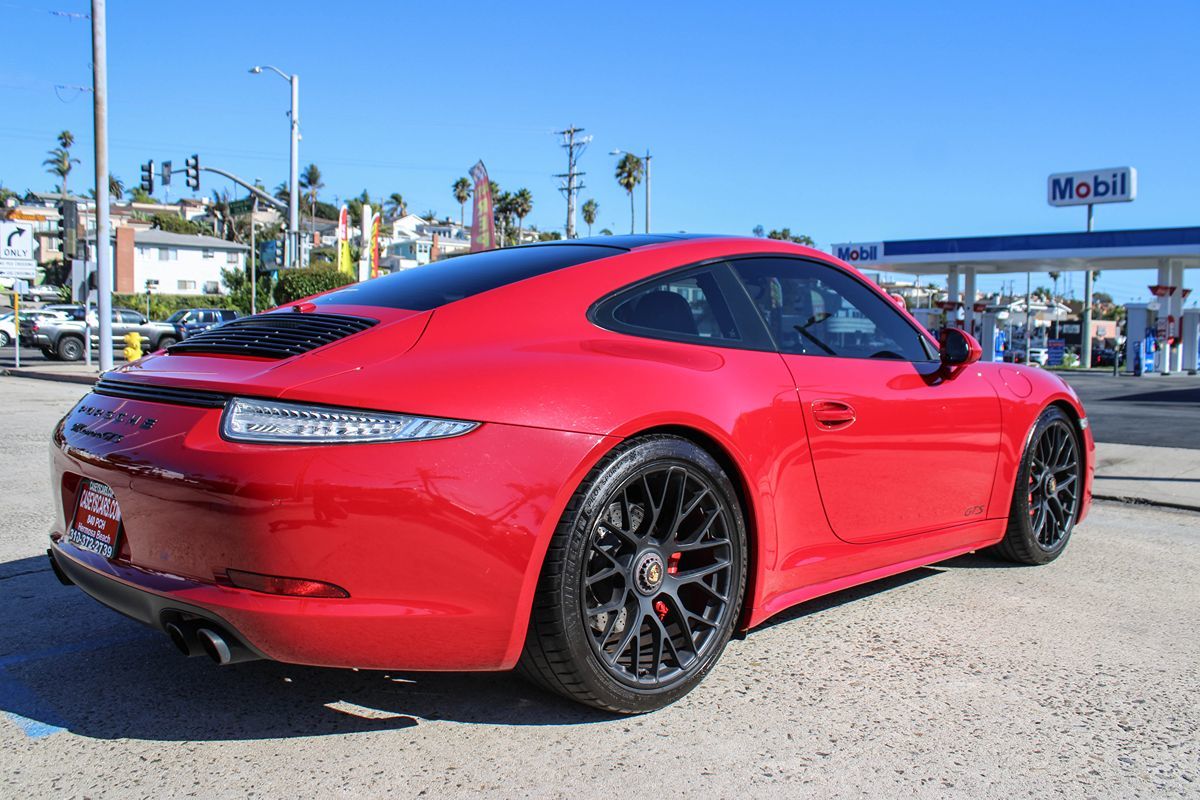 2015 Porsche 911 GTS Coupe photo 6