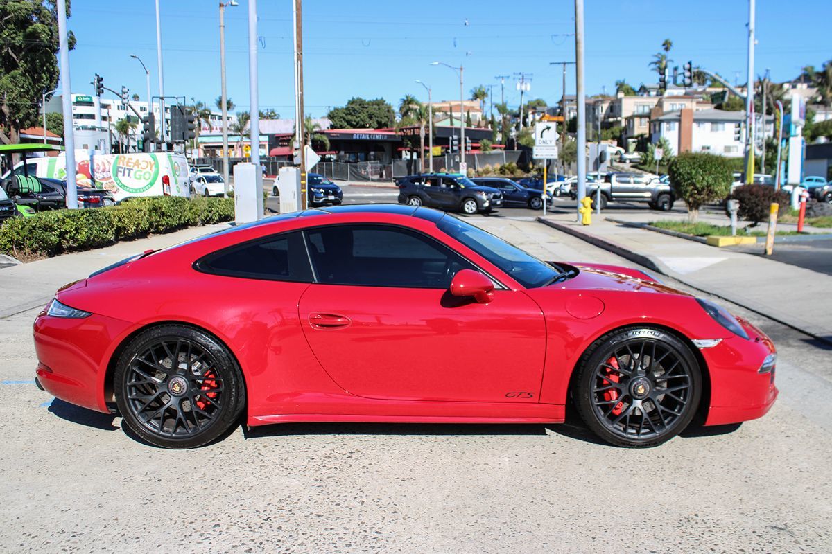 2015 Porsche 911 GTS Coupe photo 7