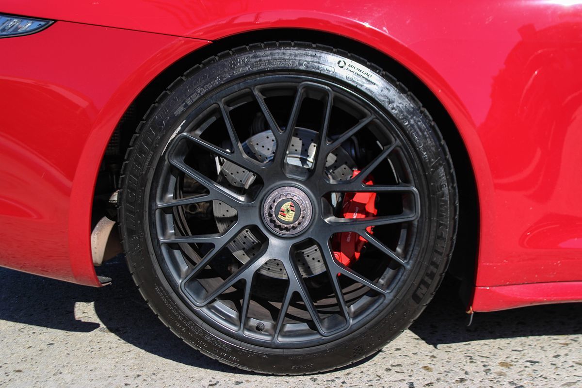 2015 Porsche 911 GTS Coupe photo 40