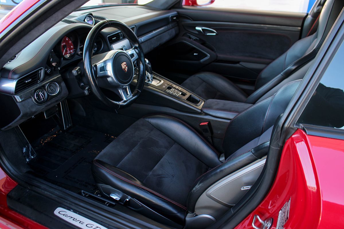 2015 Porsche 911 GTS Coupe photo 12