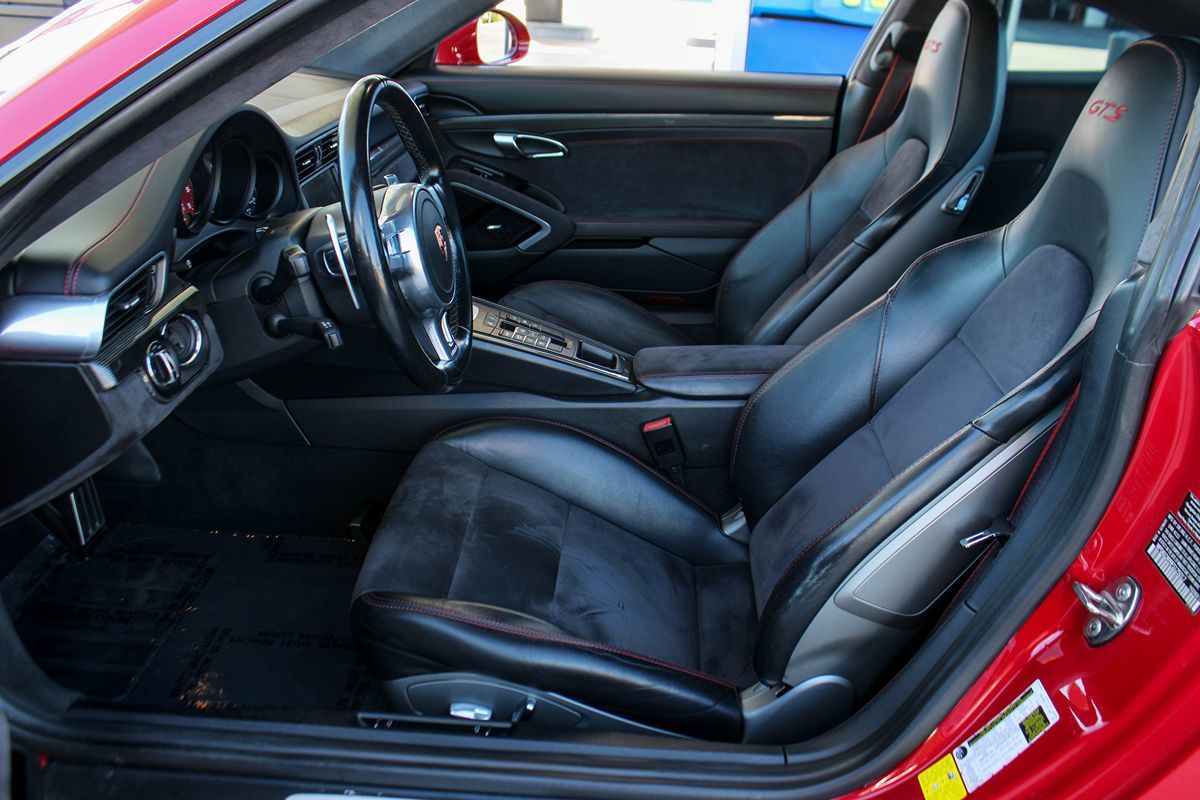 2015 Porsche 911 GTS Coupe photo 13