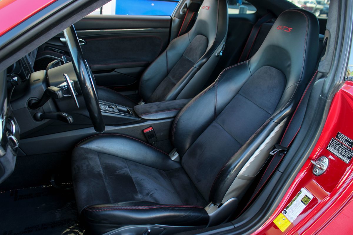 2015 Porsche 911 GTS Coupe photo 14