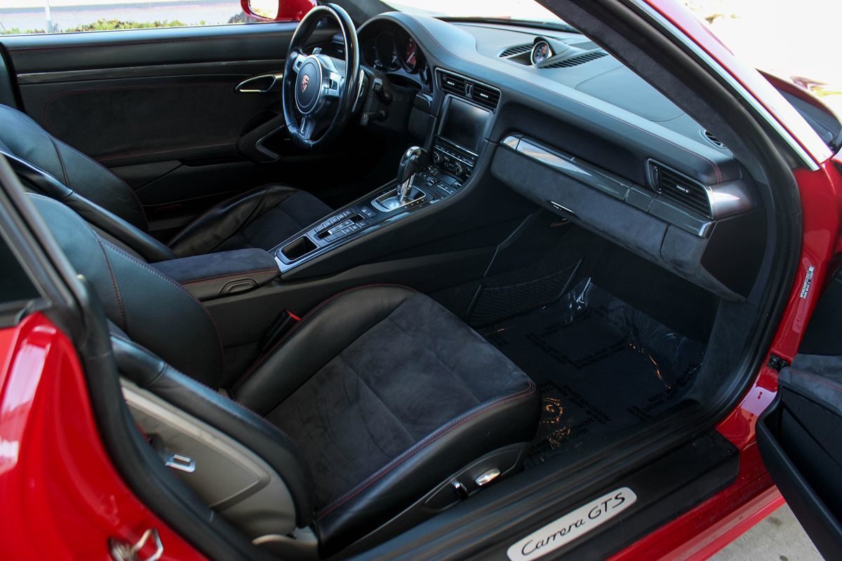 2015 Porsche 911 GTS Coupe photo 15
