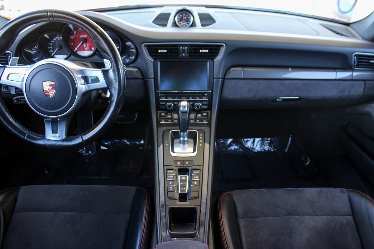 2015 Porsche 911 GTS Coupe photo 11