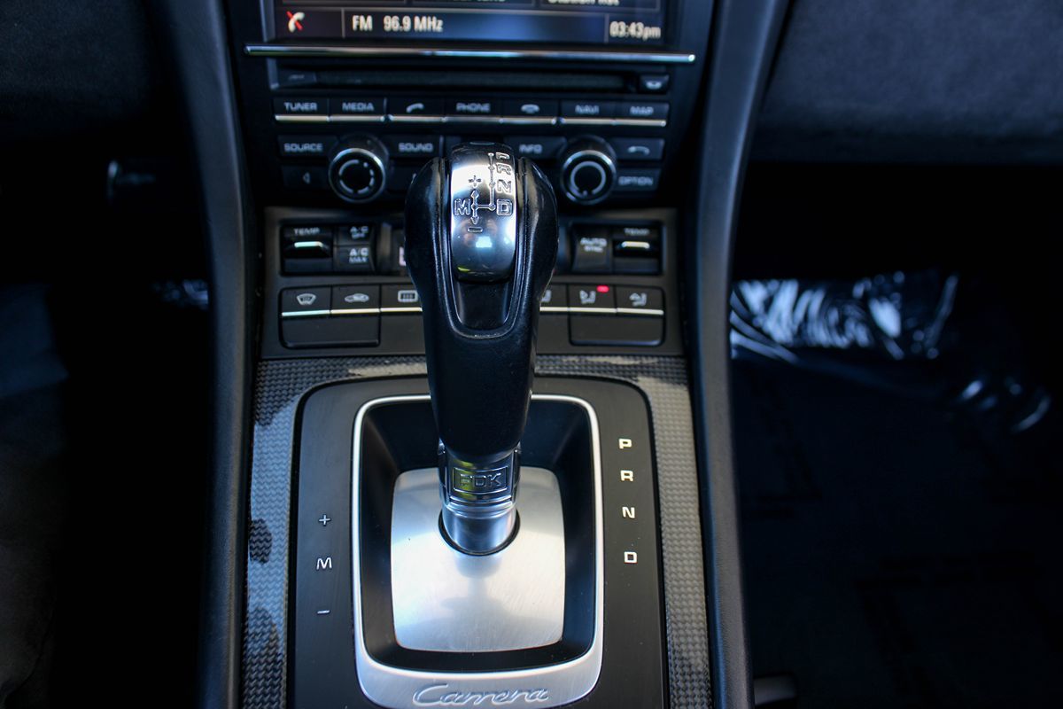 2015 Porsche 911 GTS Coupe photo 25