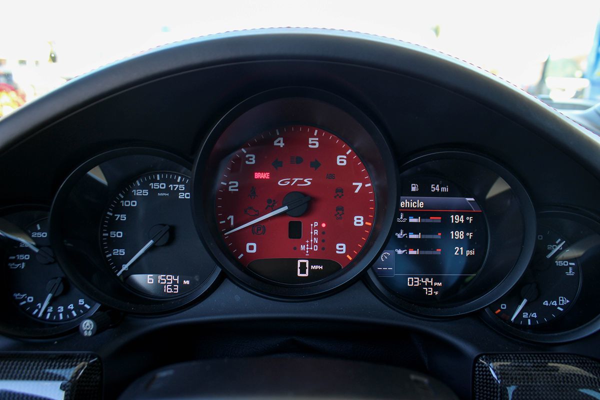 2015 Porsche 911 GTS Coupe photo 29