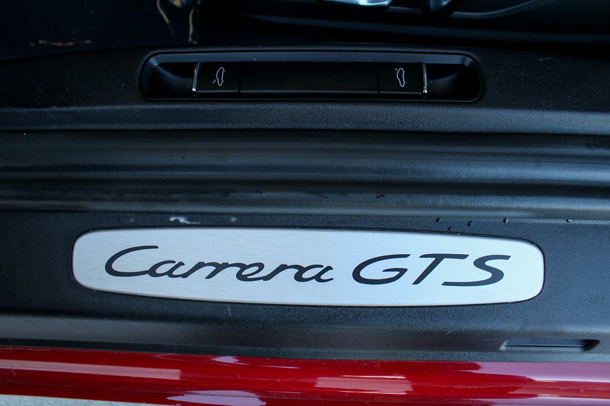 2015 Porsche 911 GTS Coupe photo 36