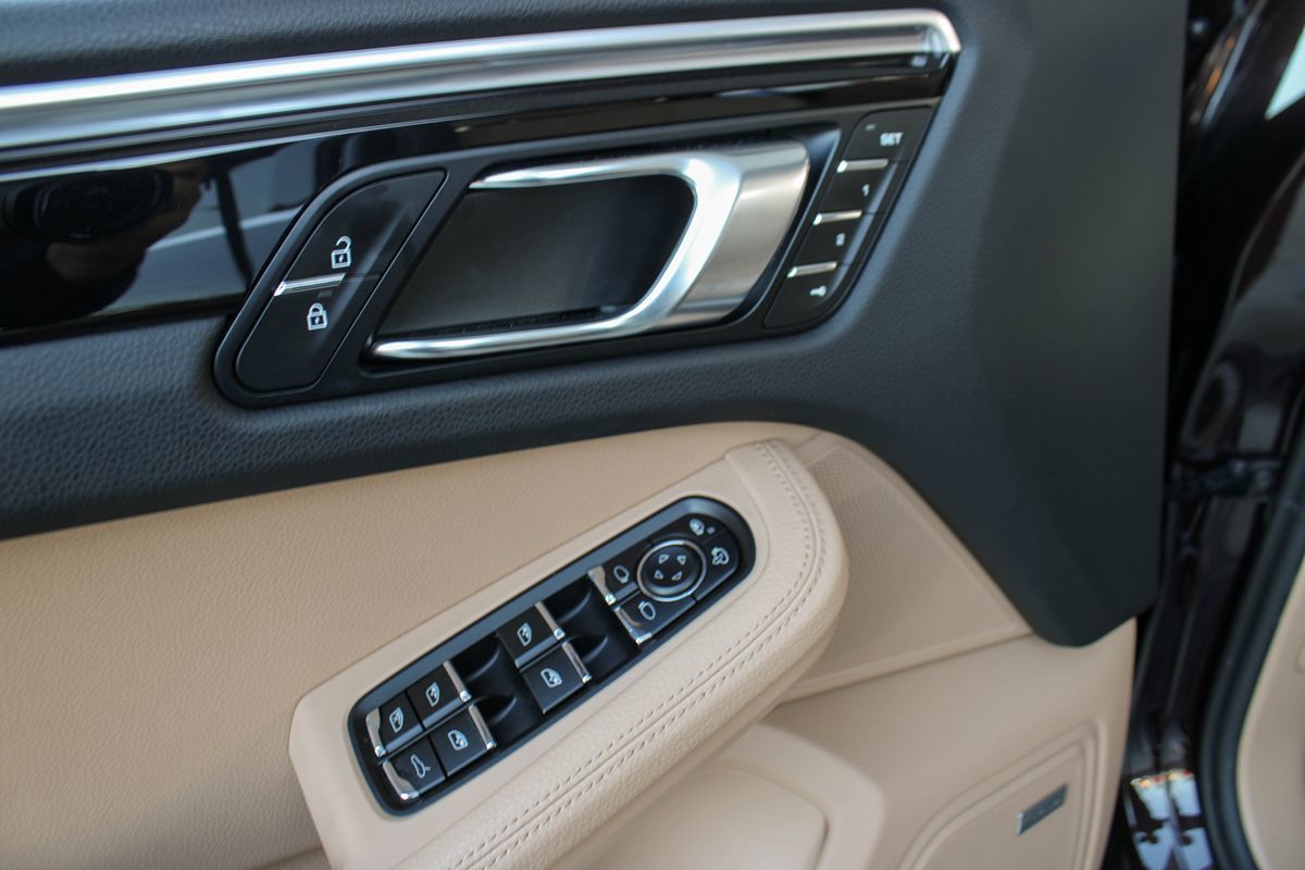 2021 Porsche Macan S photo 40