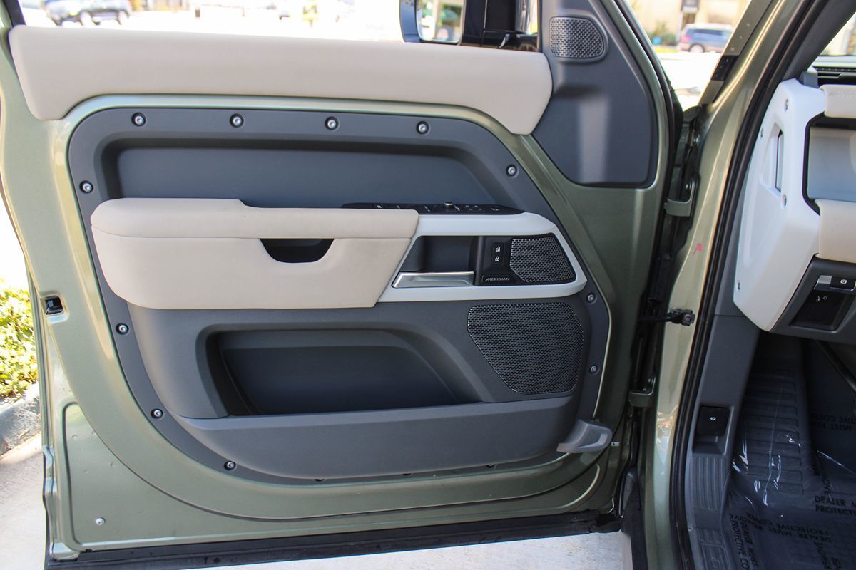 2021 Land Rover Defender SE photo 43