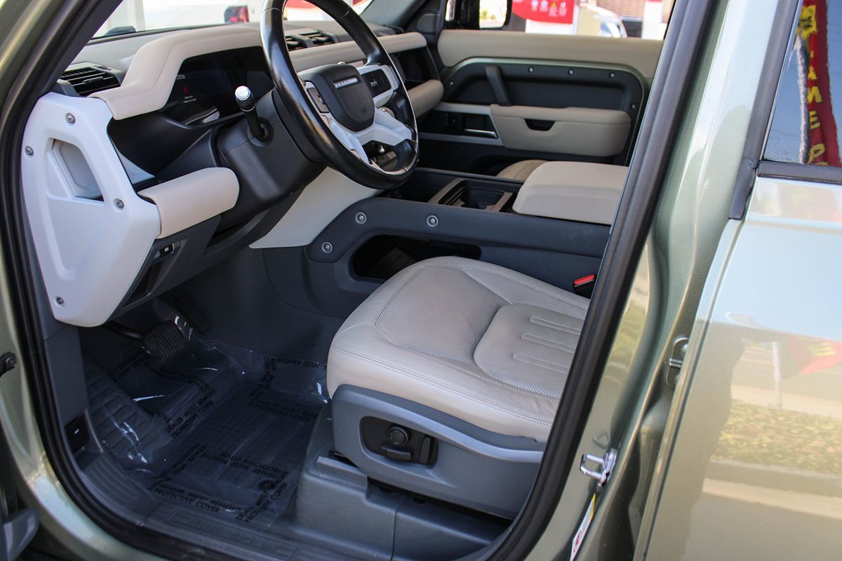 2021 Land Rover Defender SE photo 14