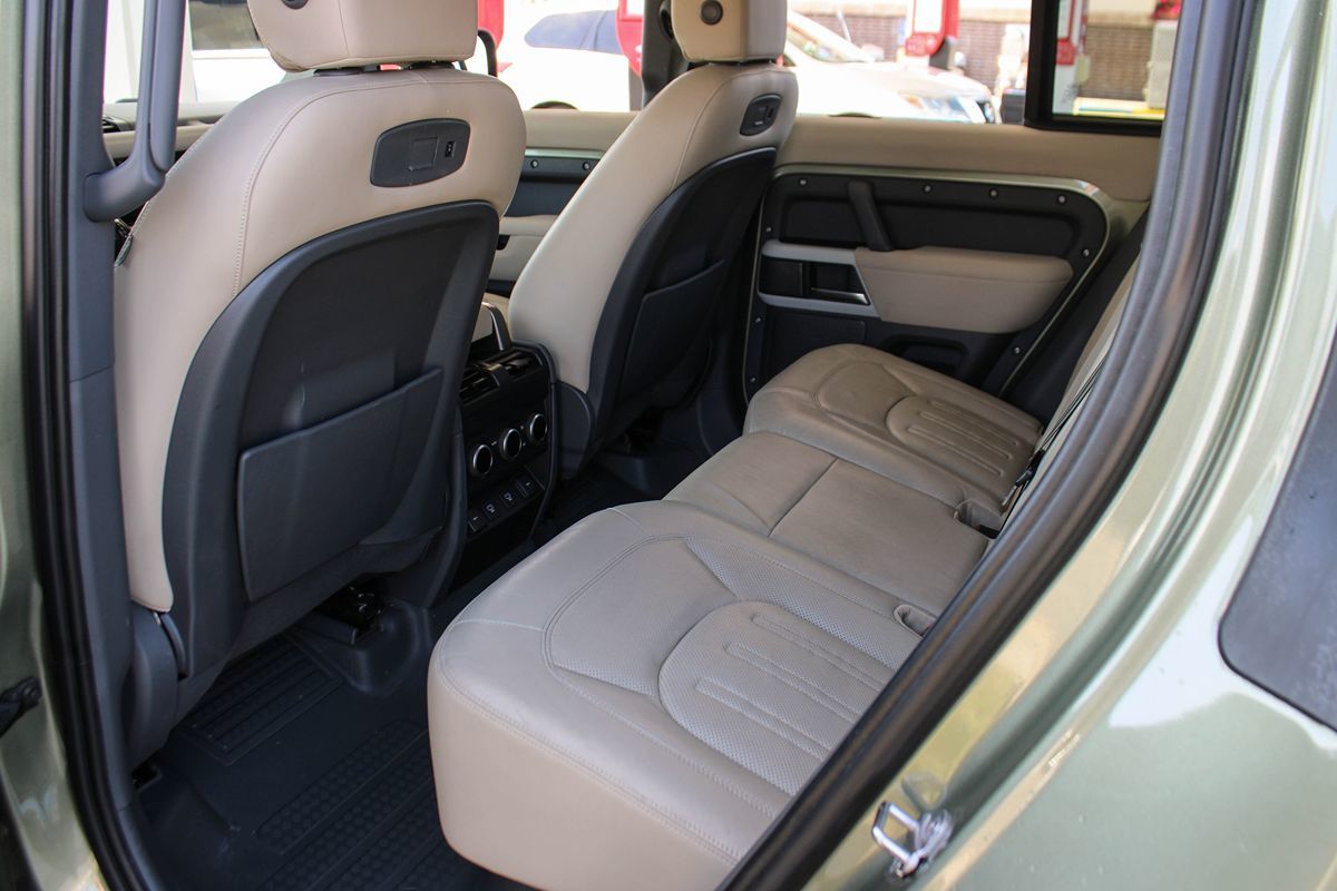 2021 Land Rover Defender SE photo 17