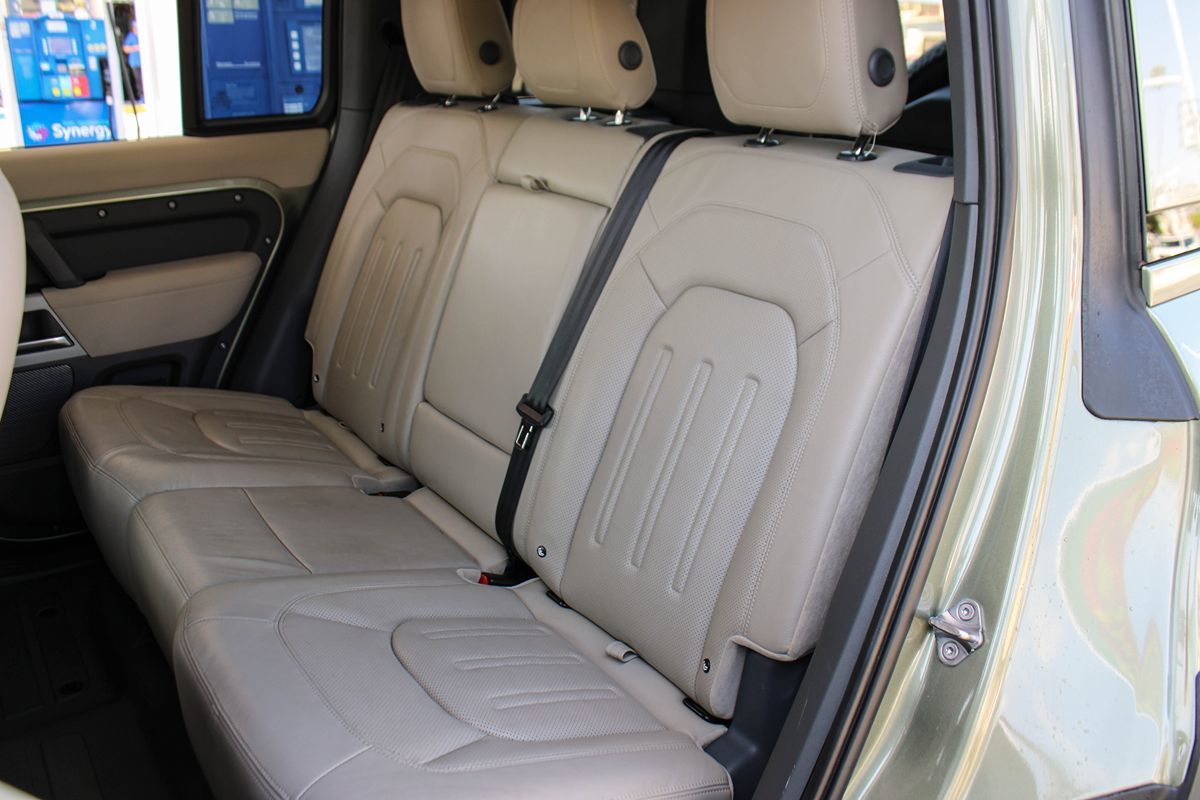 2021 Land Rover Defender SE photo 19