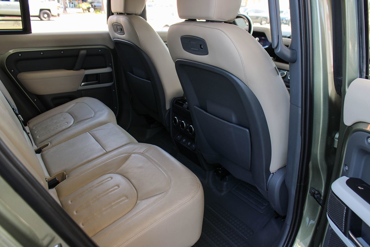 2021 Land Rover Defender SE photo 23