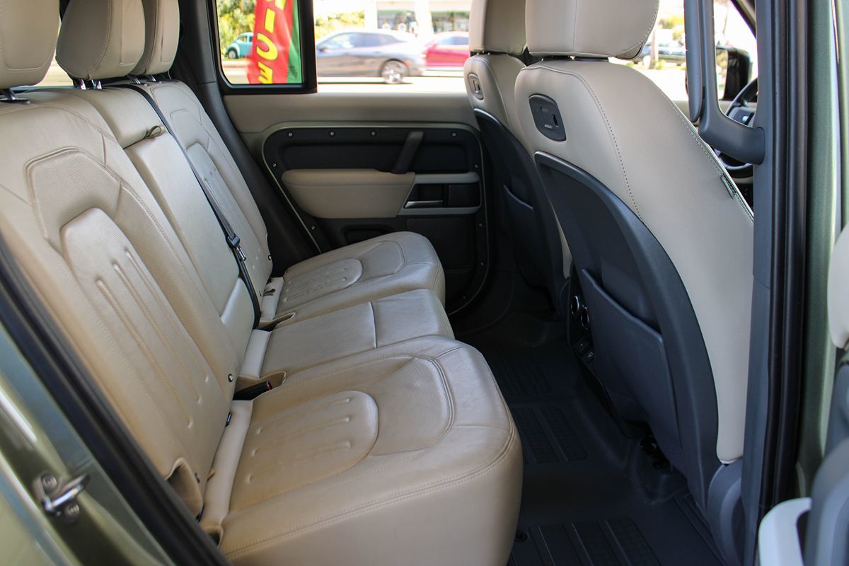 2021 Land Rover Defender SE photo 24