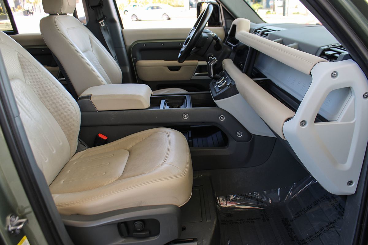 2021 Land Rover Defender SE photo 21