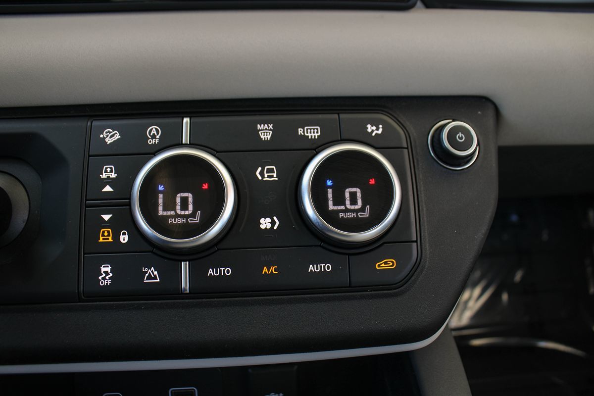 2021 Land Rover Defender SE photo 37