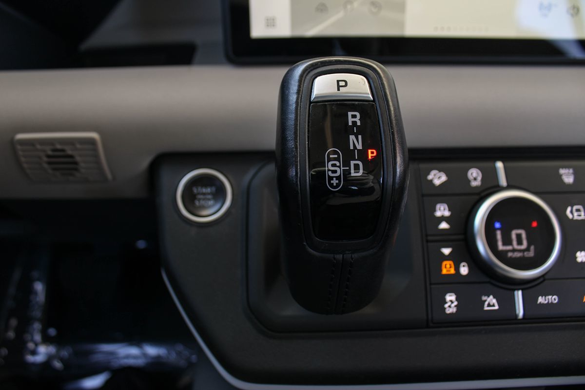 2021 Land Rover Defender SE photo 36