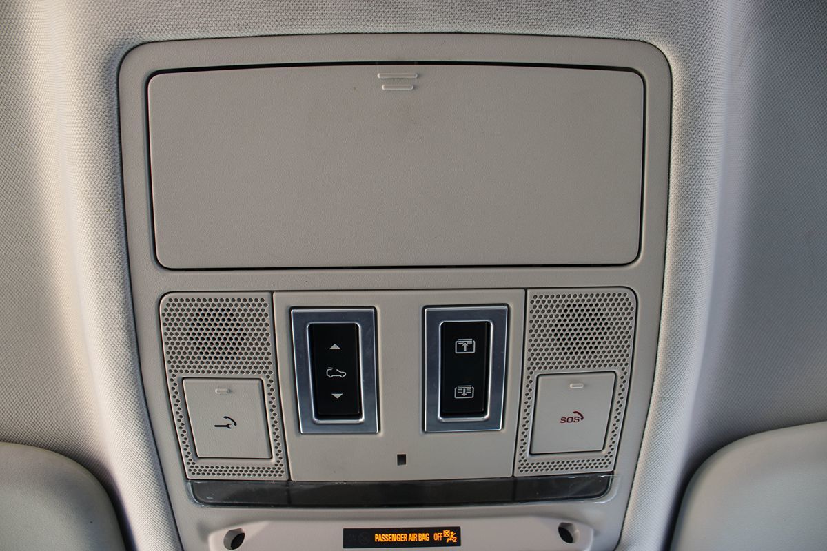 2021 Land Rover Defender SE photo 46