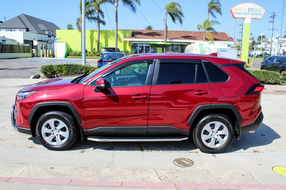 2024 Toyota RAV4 LE photo 2