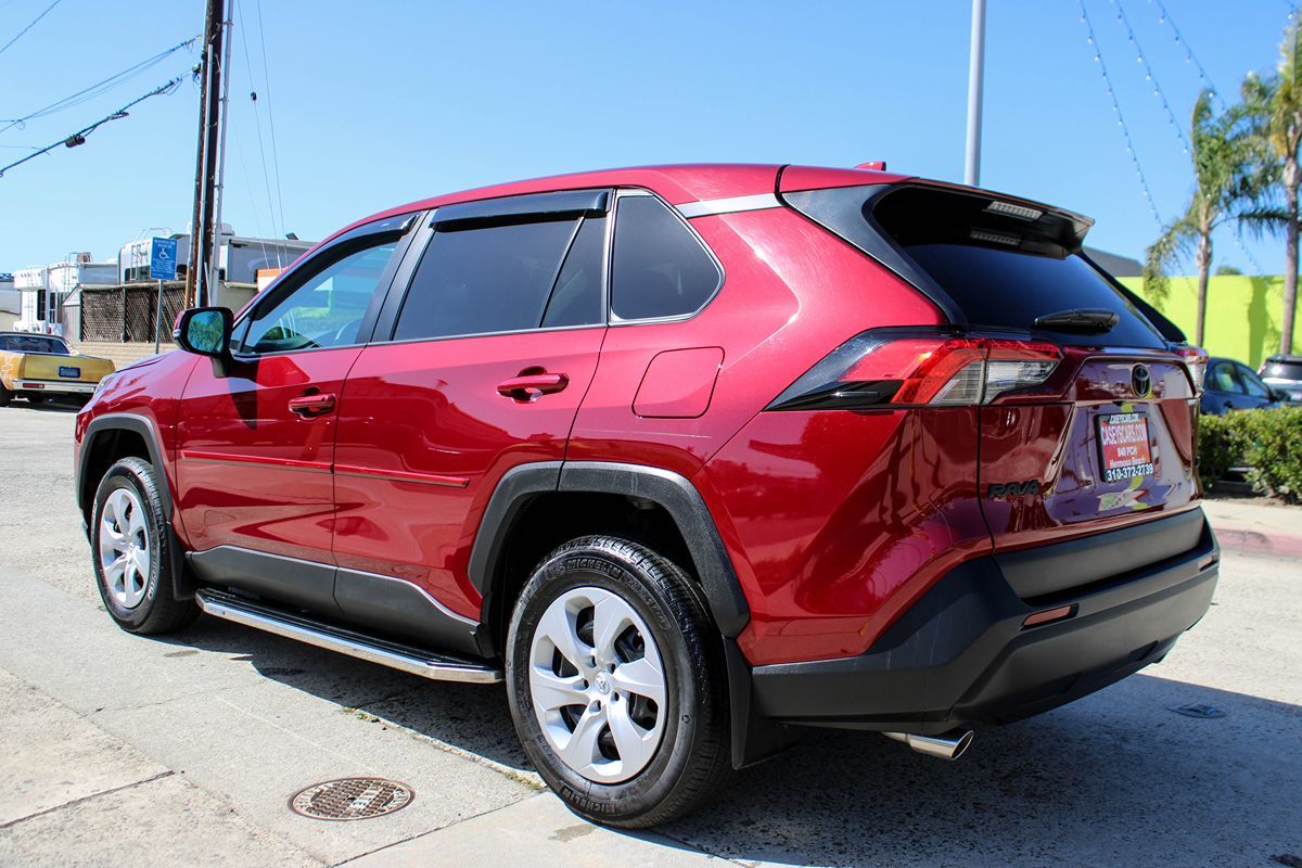 2024 Toyota RAV4 LE photo 3