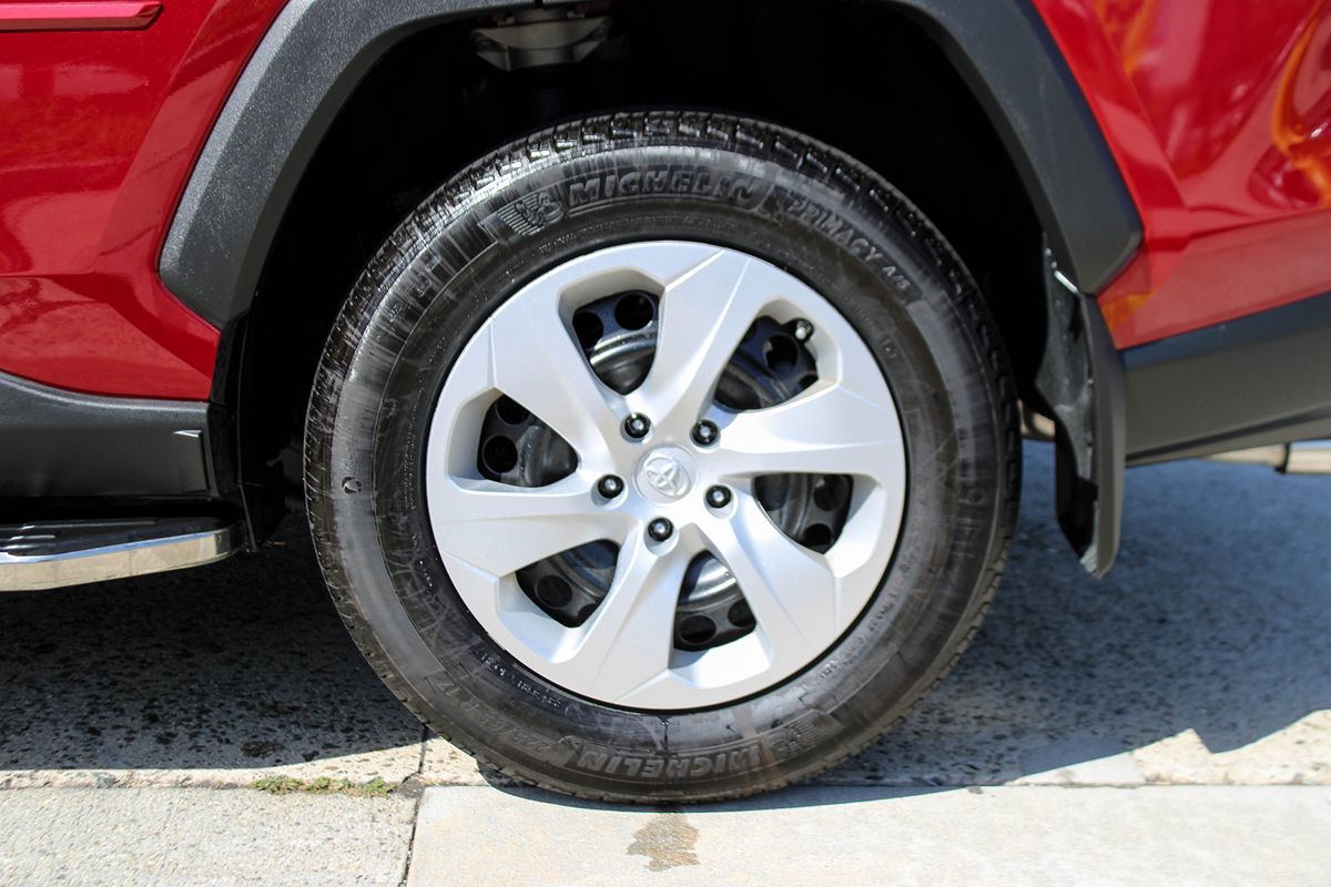 2024 Toyota RAV4 LE photo 33