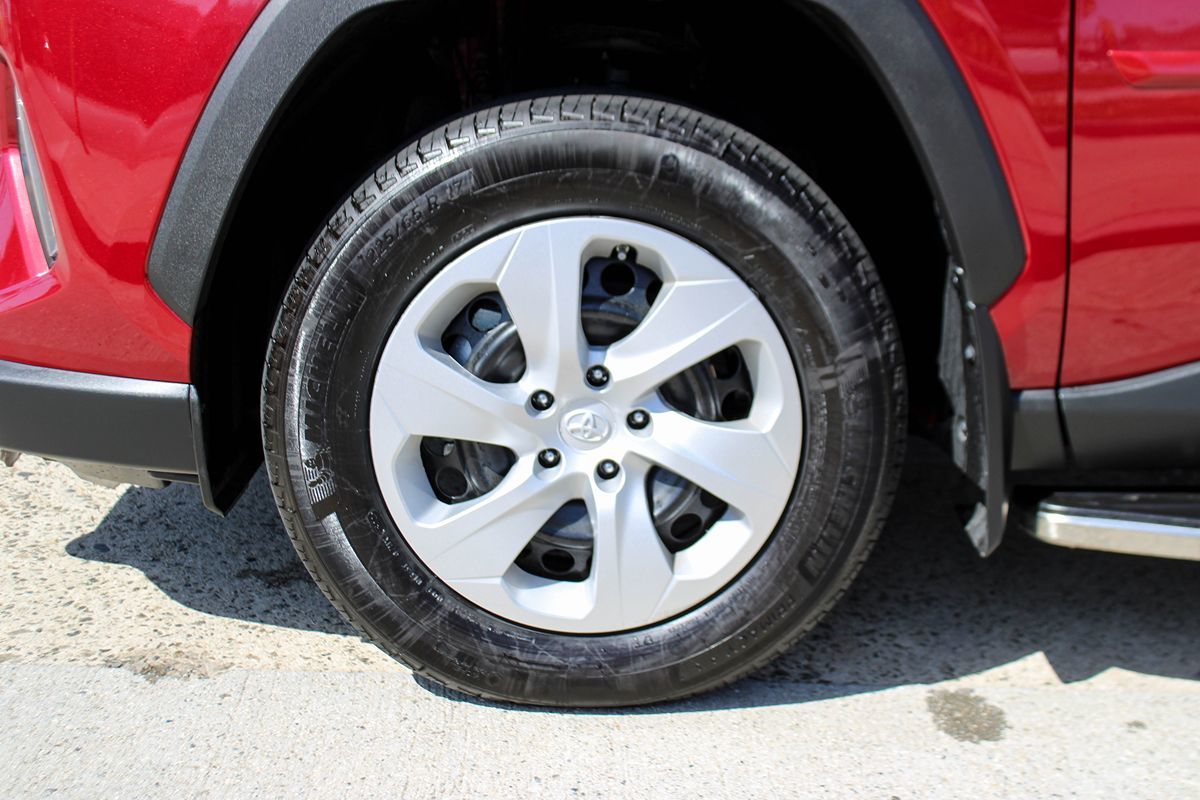 2024 Toyota RAV4 LE photo 34