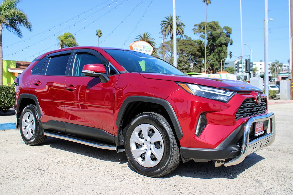 2024 Toyota RAV4 LE photo 8