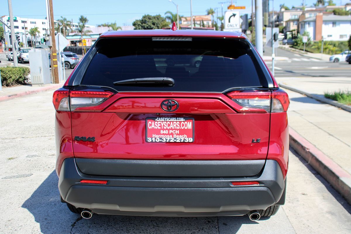 2024 Toyota RAV4 LE photo 4